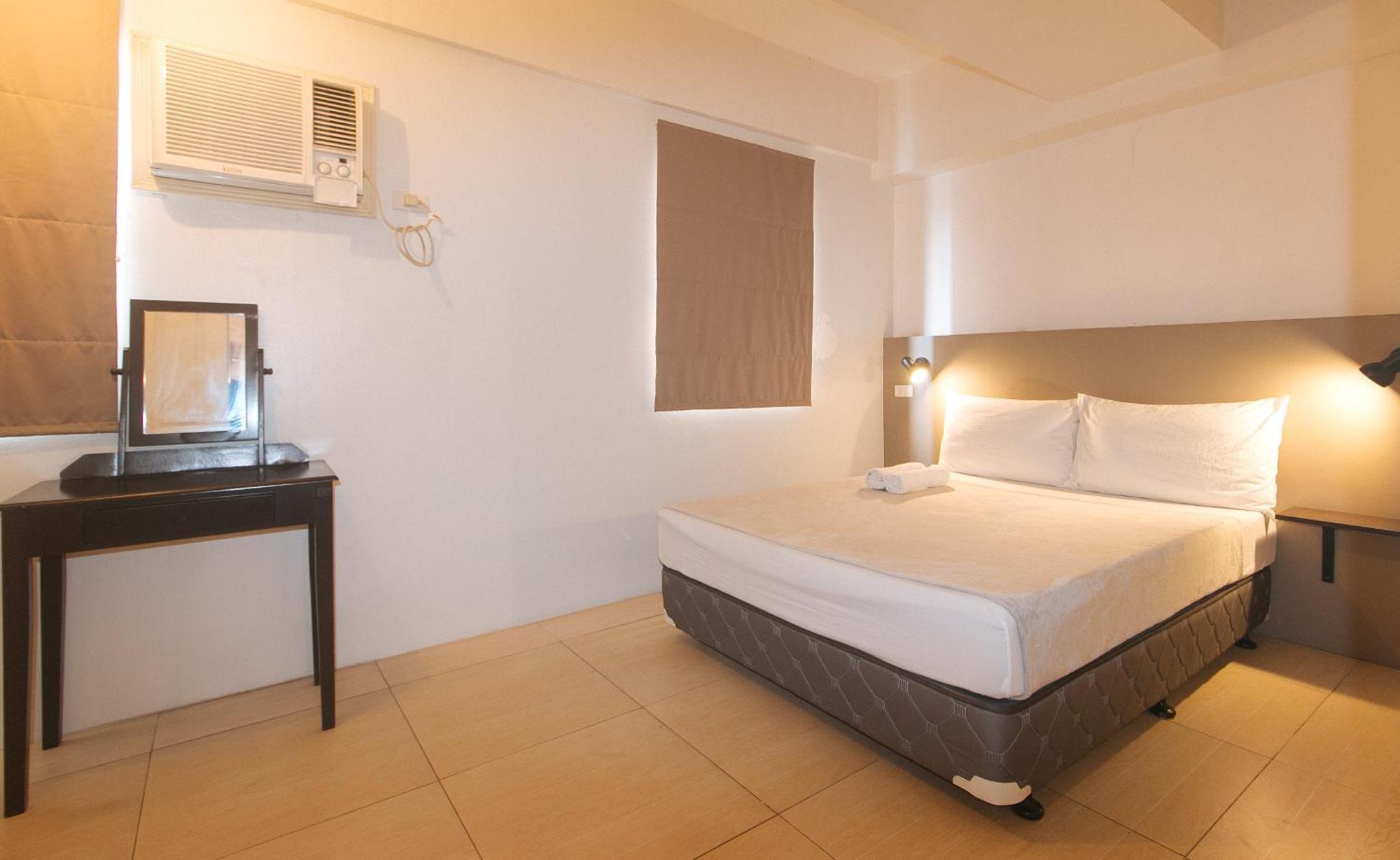 59 Xavierville By Reddoorz Cubao Bagian luar foto