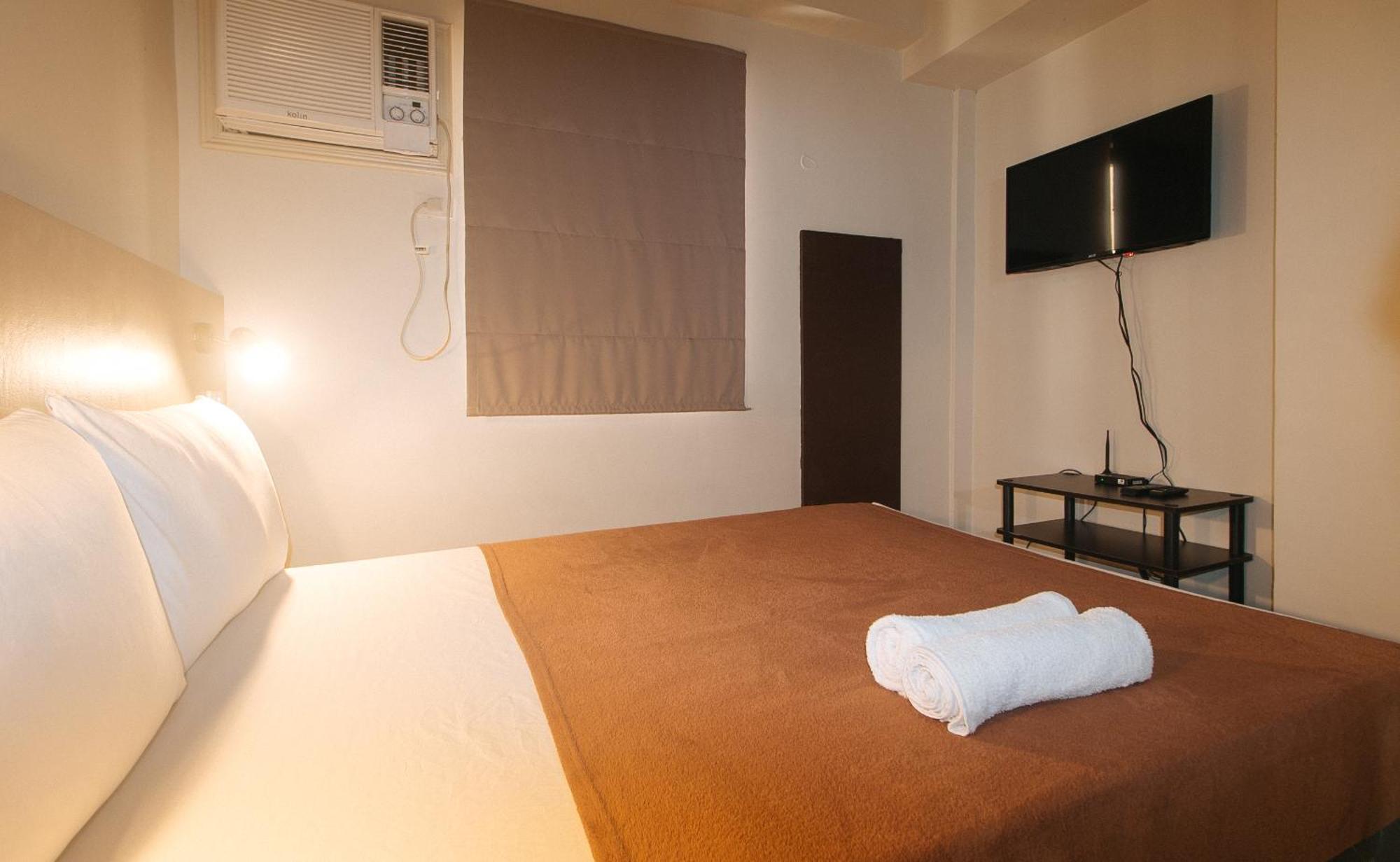59 Xavierville By Reddoorz Cubao Bagian luar foto