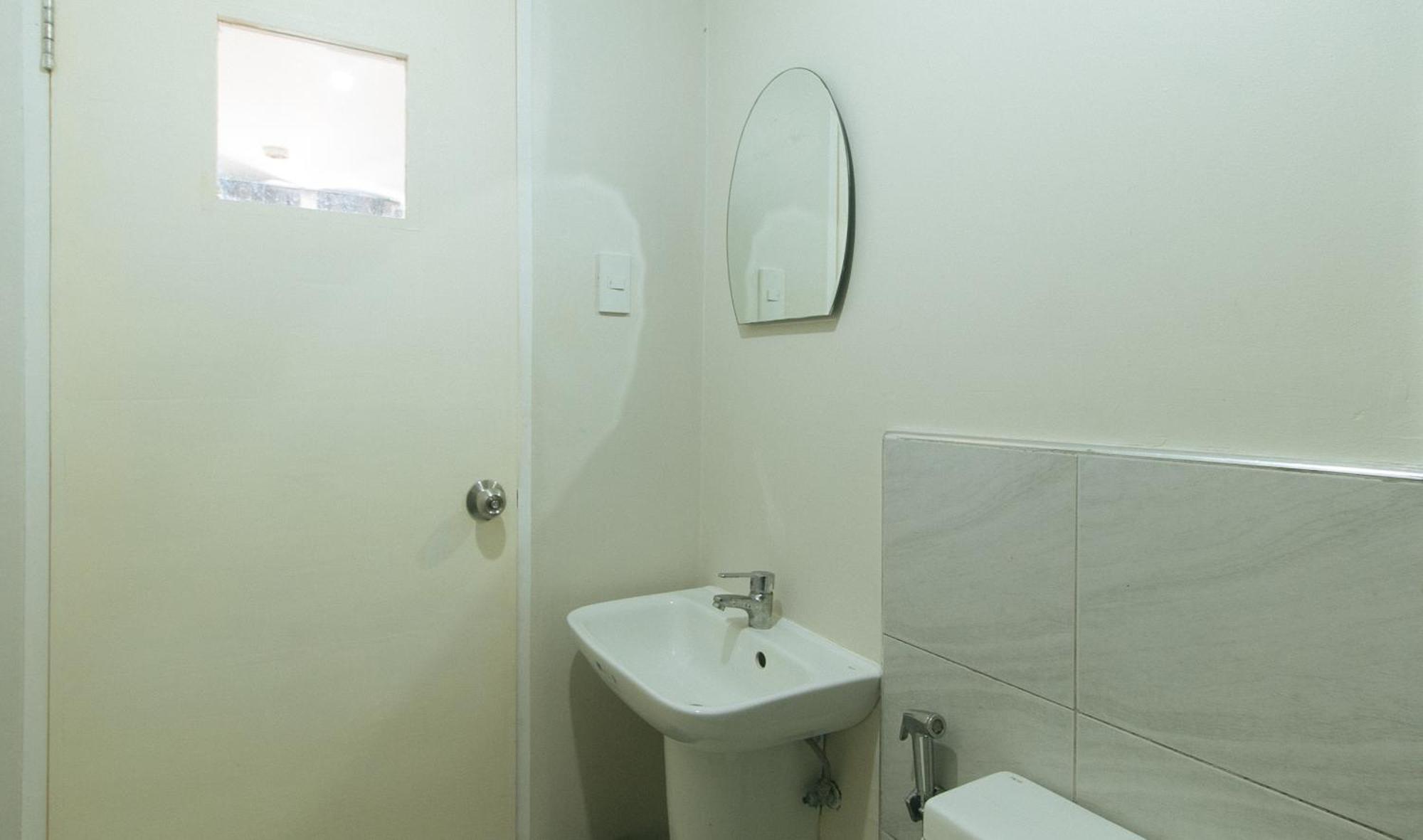 59 Xavierville By Reddoorz Cubao Bagian luar foto