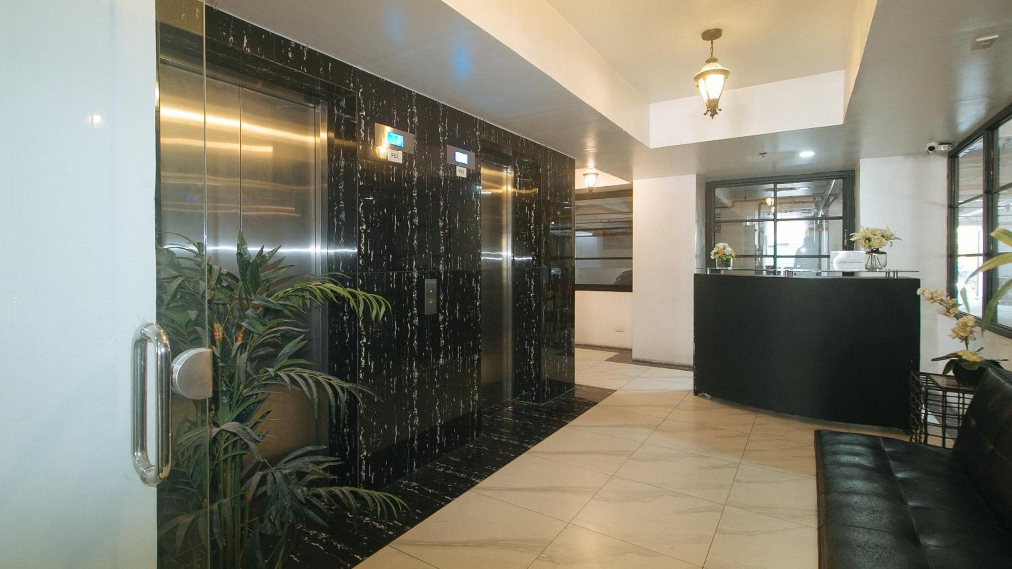 59 Xavierville By Reddoorz Cubao Bagian luar foto