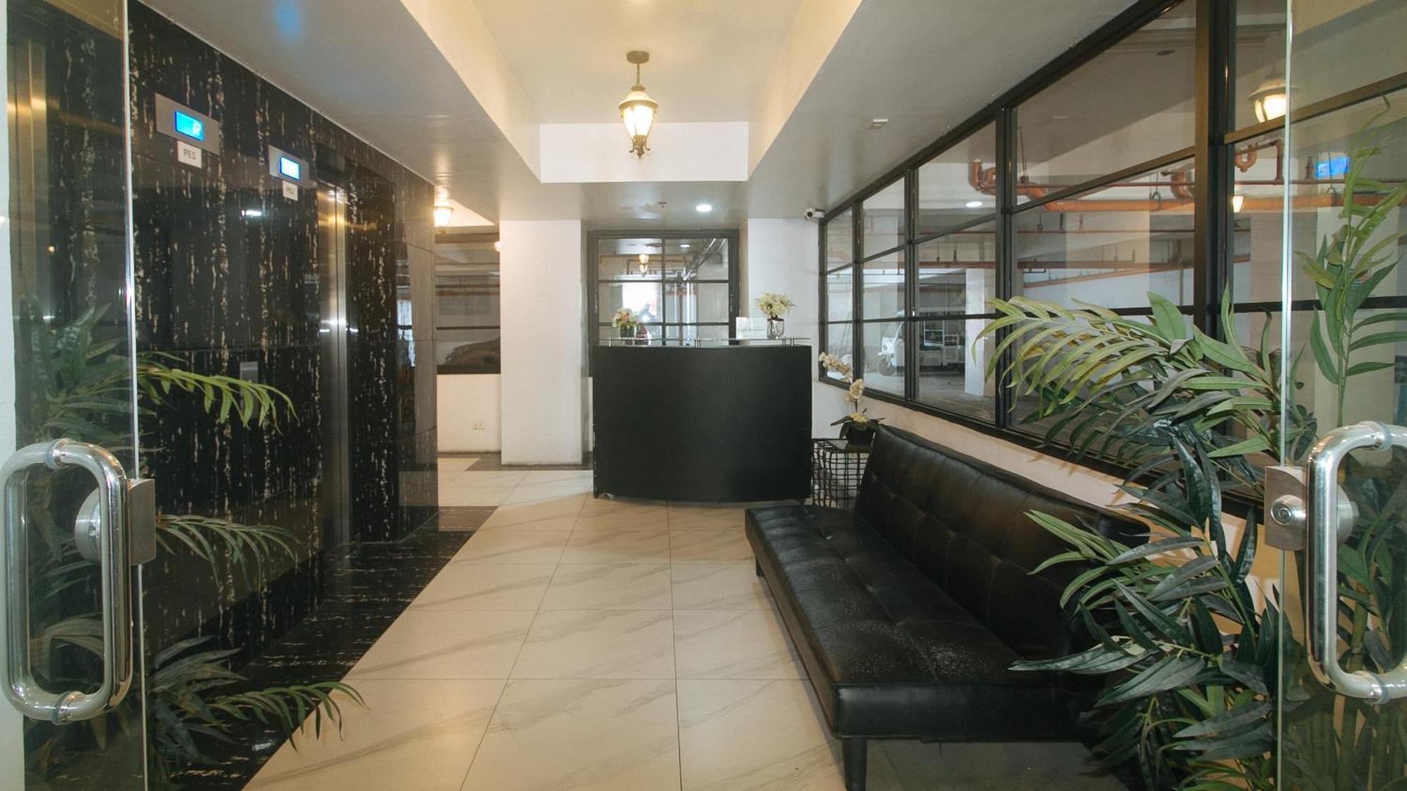 59 Xavierville By Reddoorz Cubao Bagian luar foto