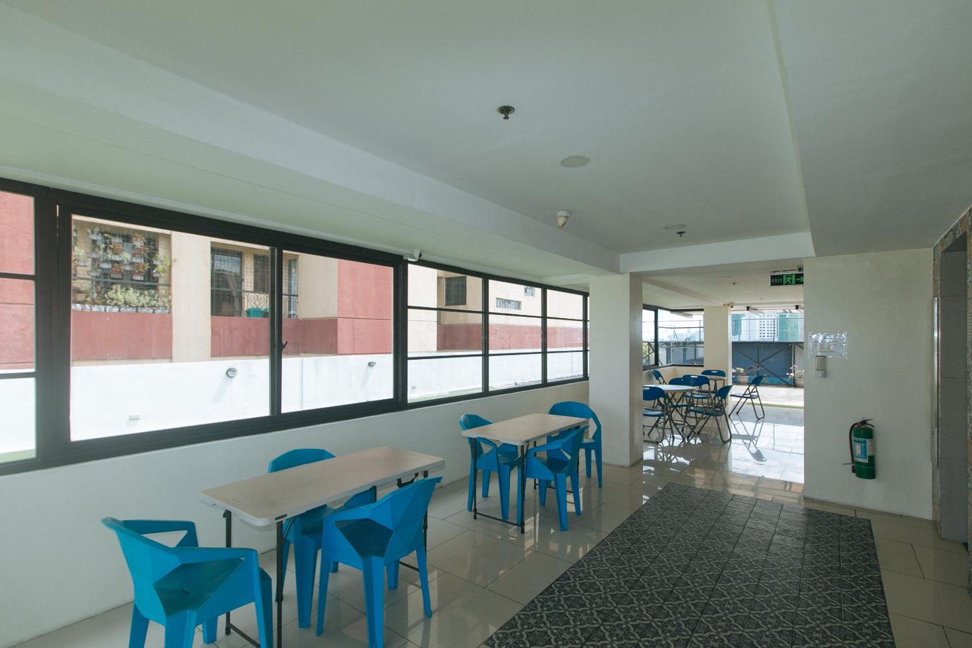59 Xavierville By Reddoorz Cubao Bagian luar foto