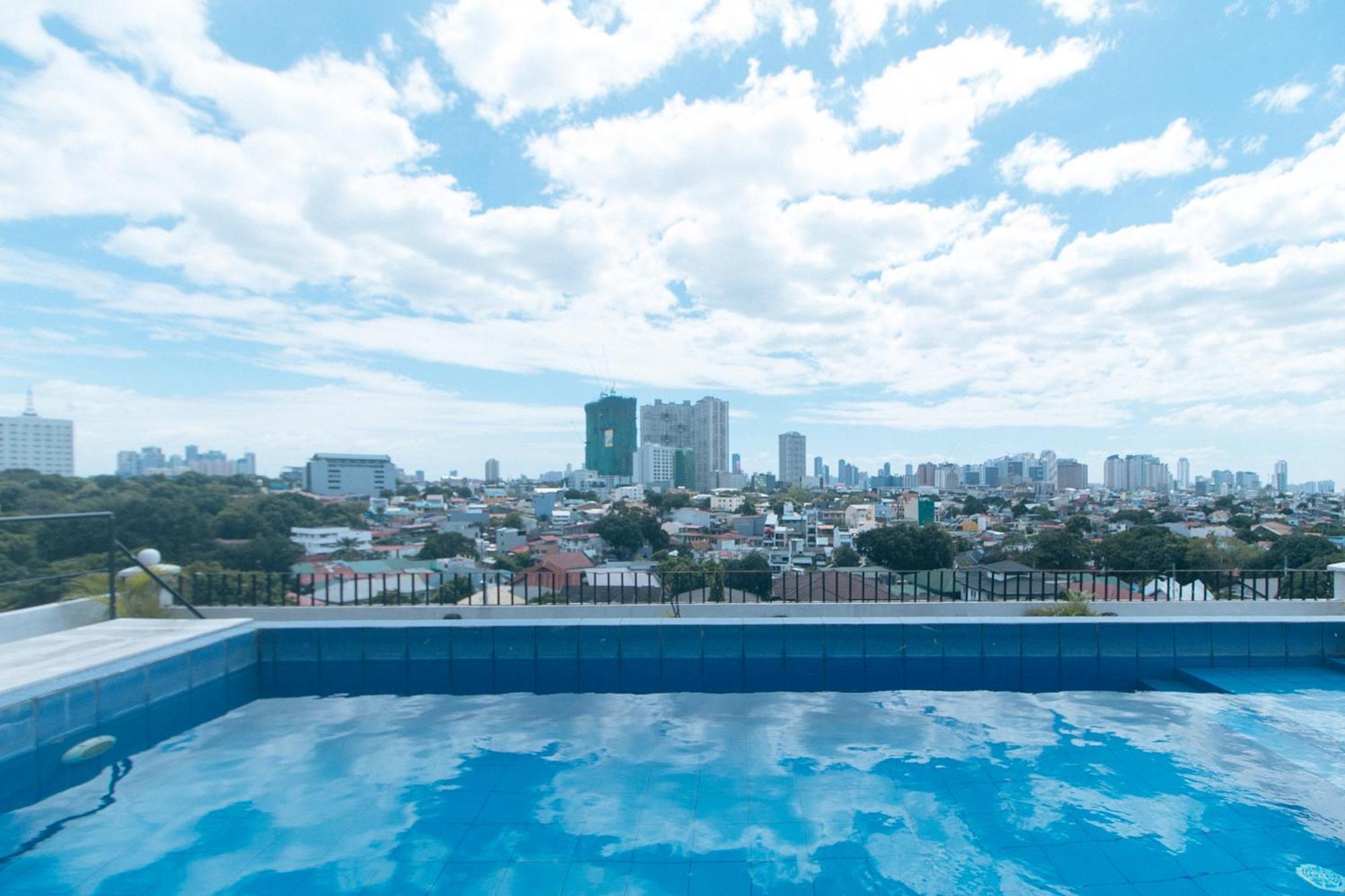 59 Xavierville By Reddoorz Cubao Bagian luar foto