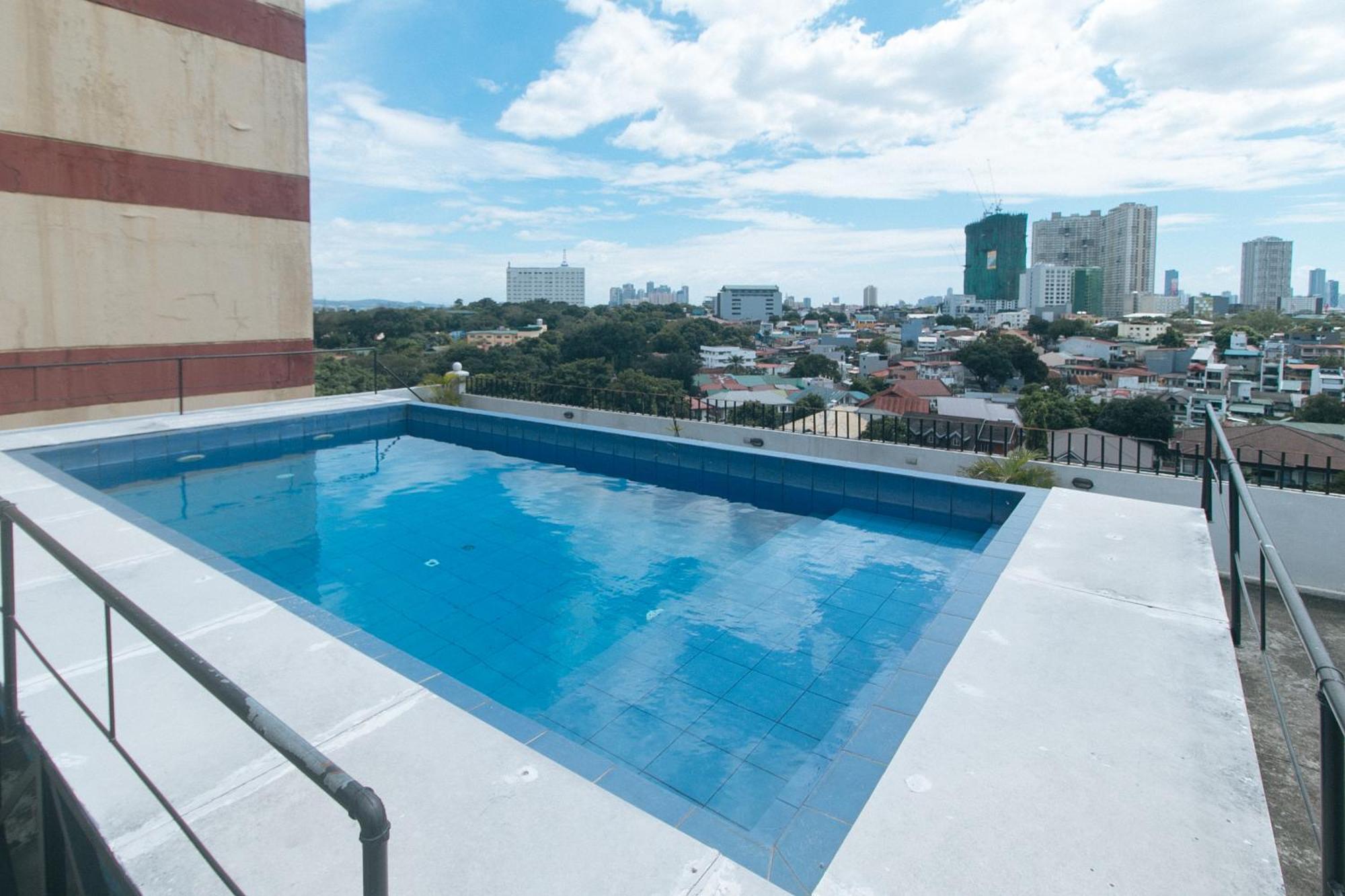 59 Xavierville By Reddoorz Cubao Bagian luar foto